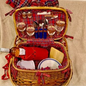 💝💘Vintage Picnic Time Picnic Basket Wicket With Wine Glasses Cork Screw ECT